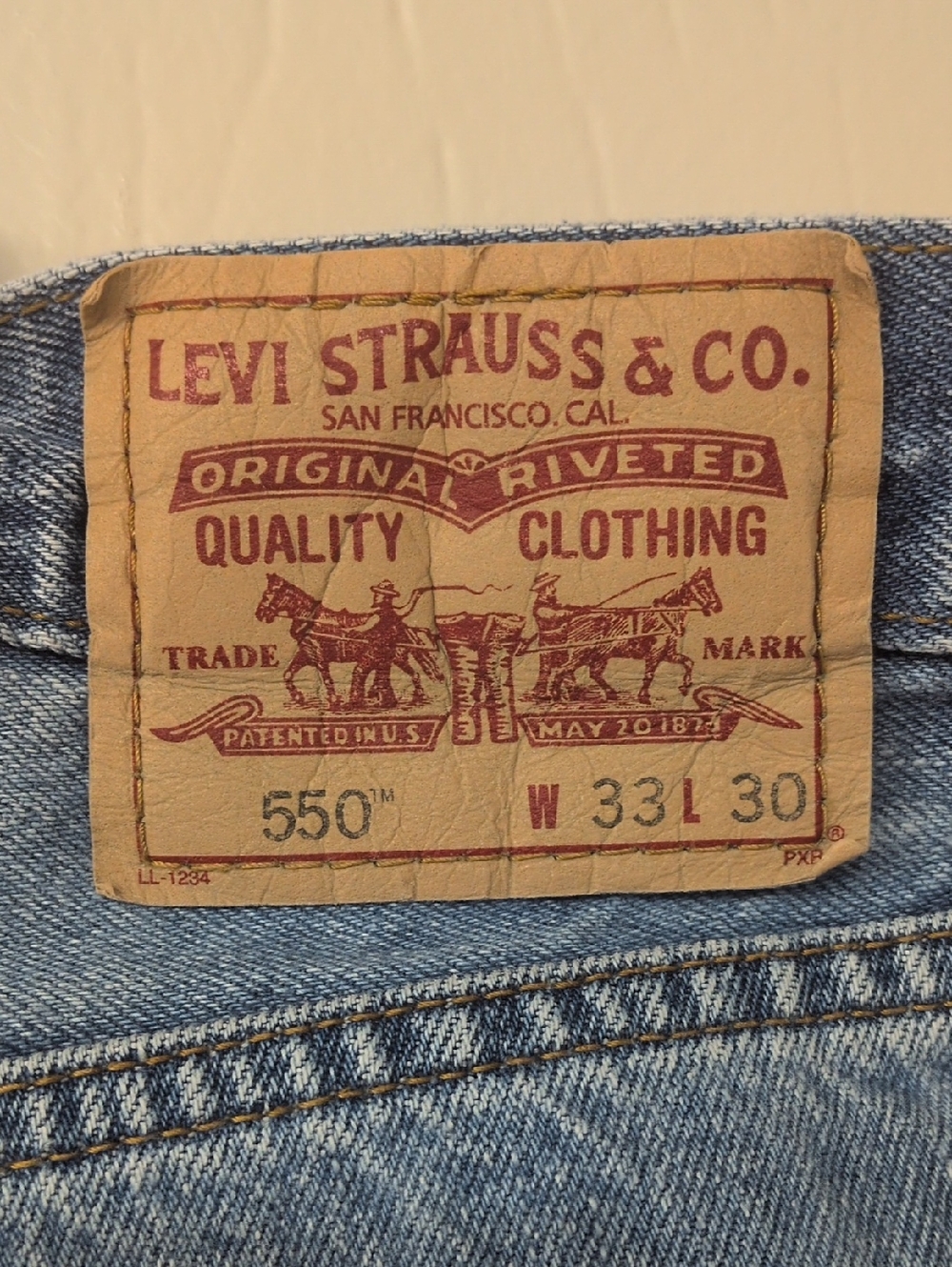 Levi's 550 Relaxed Fit Jeans - Light Blue Denim